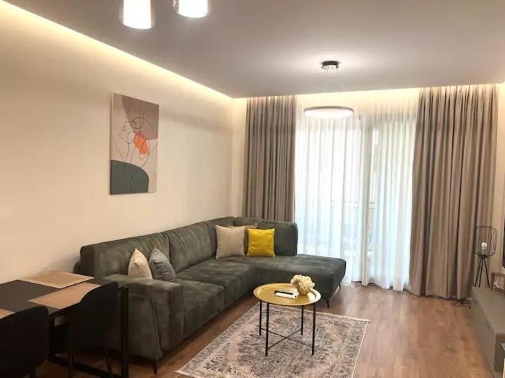 Lindi' 2 5 Apartment Tirana